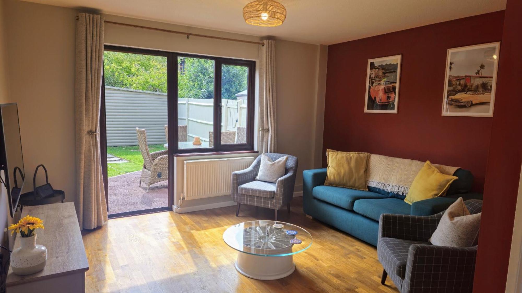 Grassmere - 3 Bed House With Private Garden Horley Exterior foto